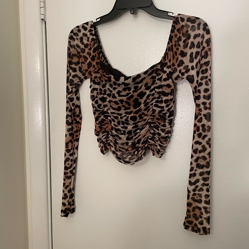 Cheetah print long sleeve crop top